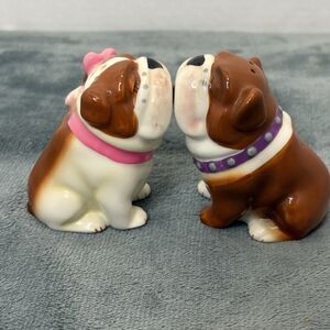 Ceramic English Bulldog Salt & Pepper Shakers Set - Kissing Dogs